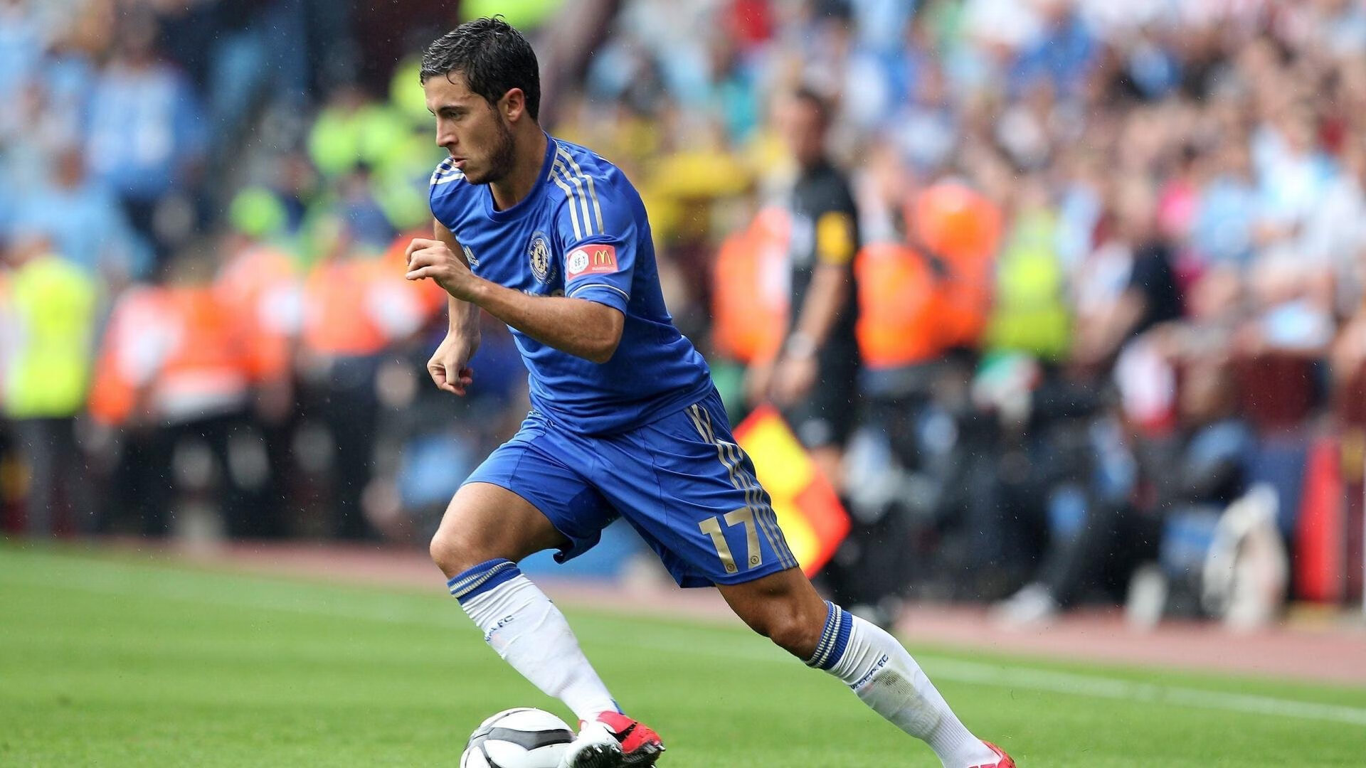 球员团结应对意外，女足比赛惊险不断，女足险胜